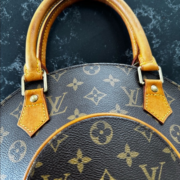 Authentic Louis Vuitton Ellipse MM Monogram Bag - Picture 13 of 14